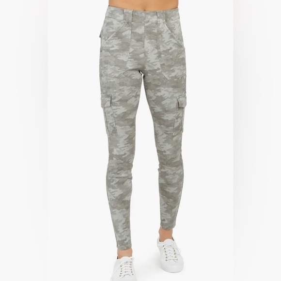 NEW SPANX - Stretch Twill Ankle Cargo Pants - Picture 4 of 7